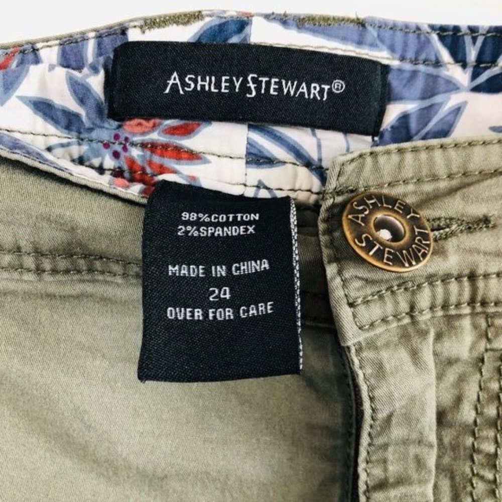 Sold Ashley Stewart Army Green Cargo Capri's Pants- Size 24 - Picture 4 of 6